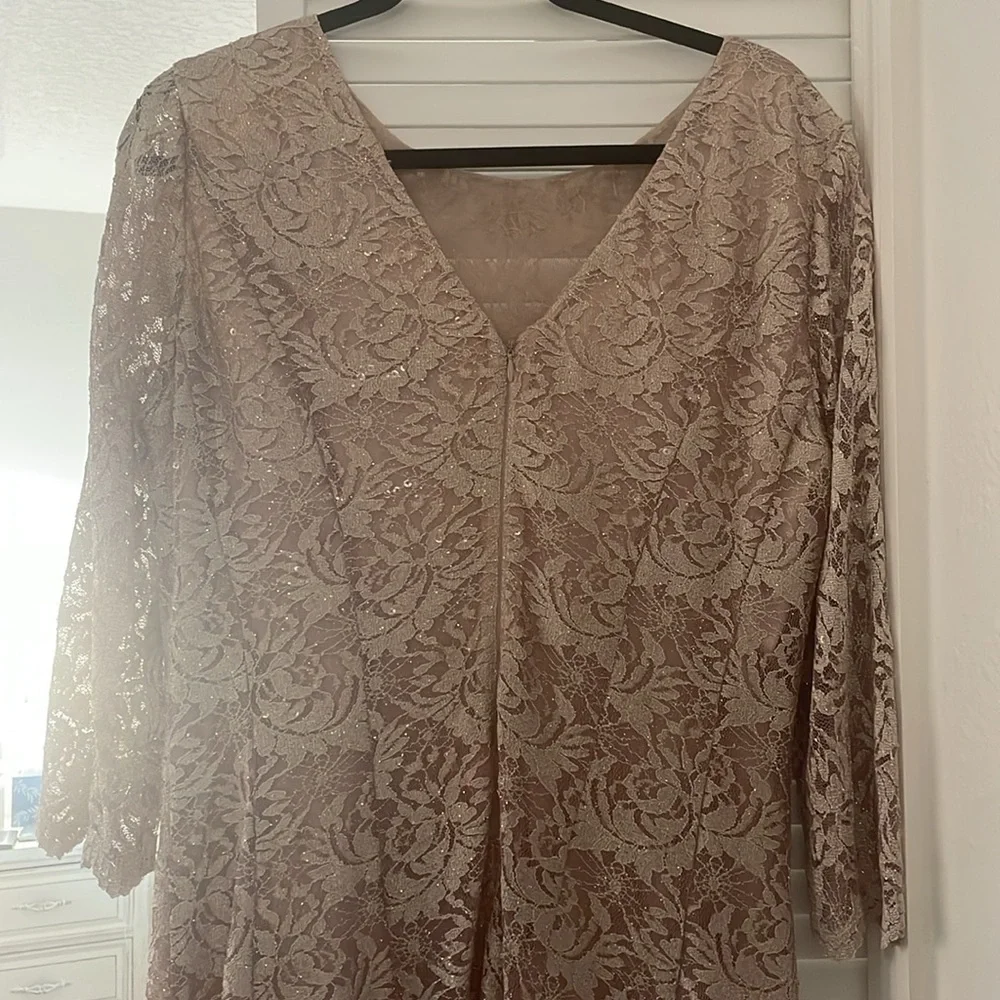 NWOT Tahari Embellished Lace Dress Size 16 - Picture 7 of 14